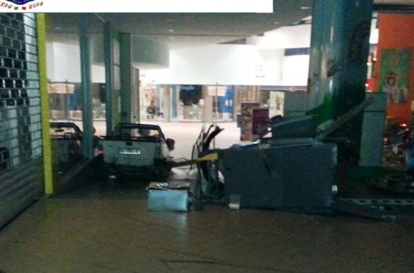 Le immagini del "colpo" fallito al Mall