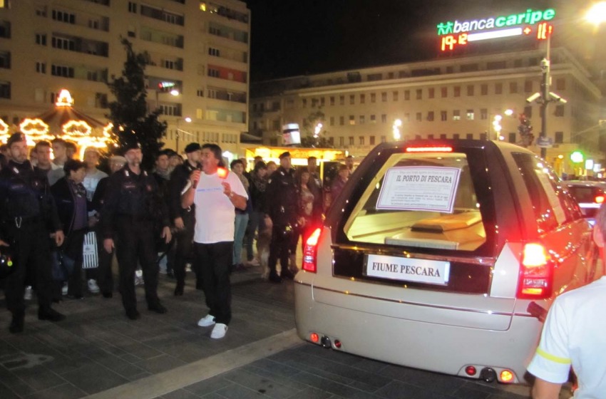 fiaccolata dragaggio