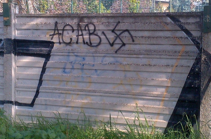 Svastiche a Montesilvano