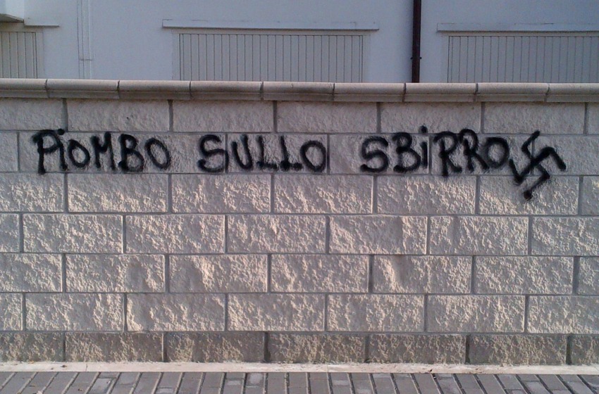 Svastiche a Montesilvano