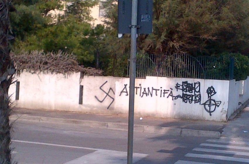 Svastiche a Montesilvano