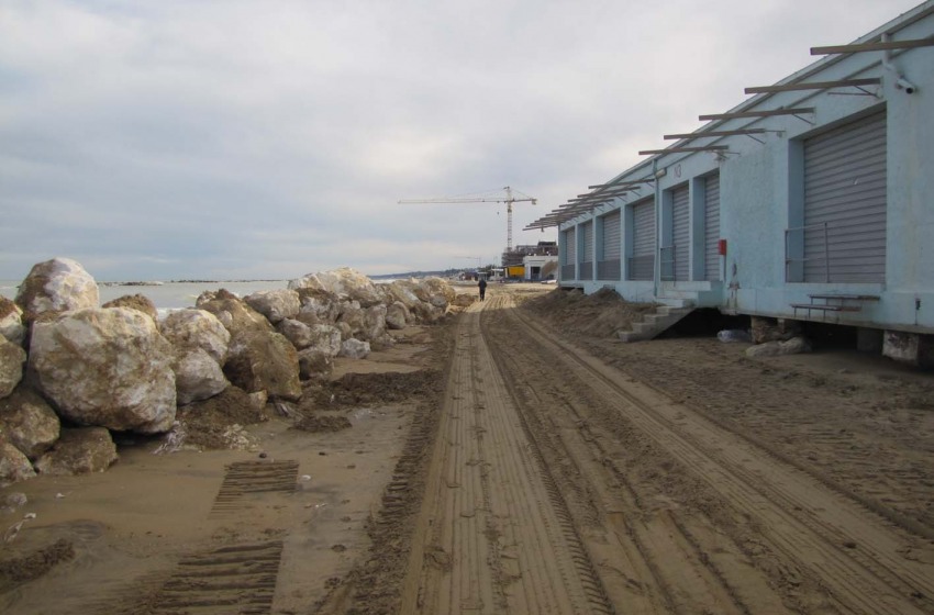 lavori spiaggia scogliera porta nuova
