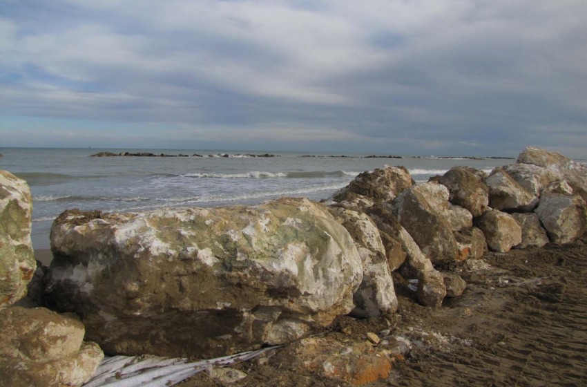 lavori spiaggia scogliera porta nuova