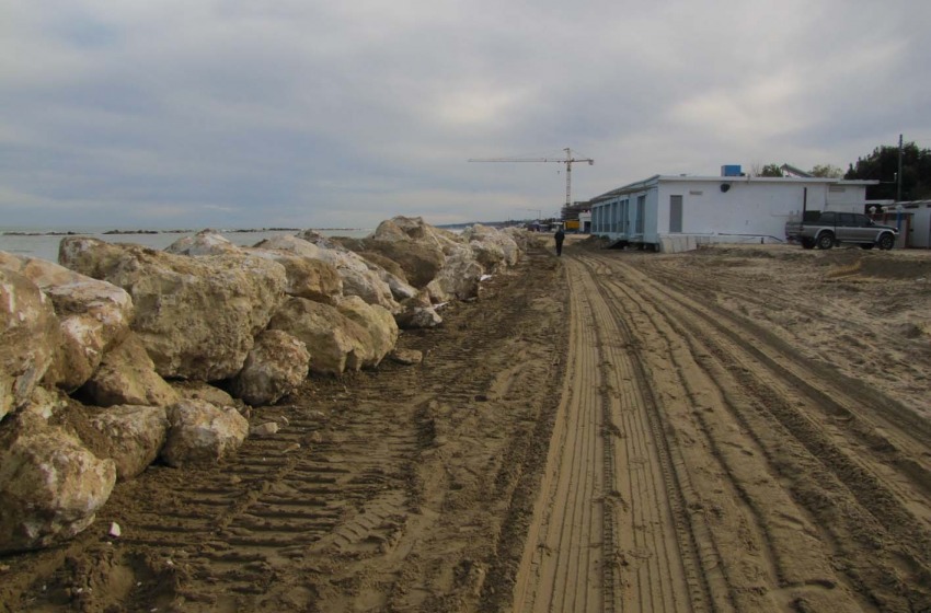 lavori spiaggia scogliera porta nuova