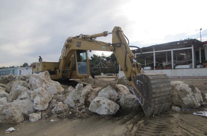 lavori spiaggia scogliera porta nuova