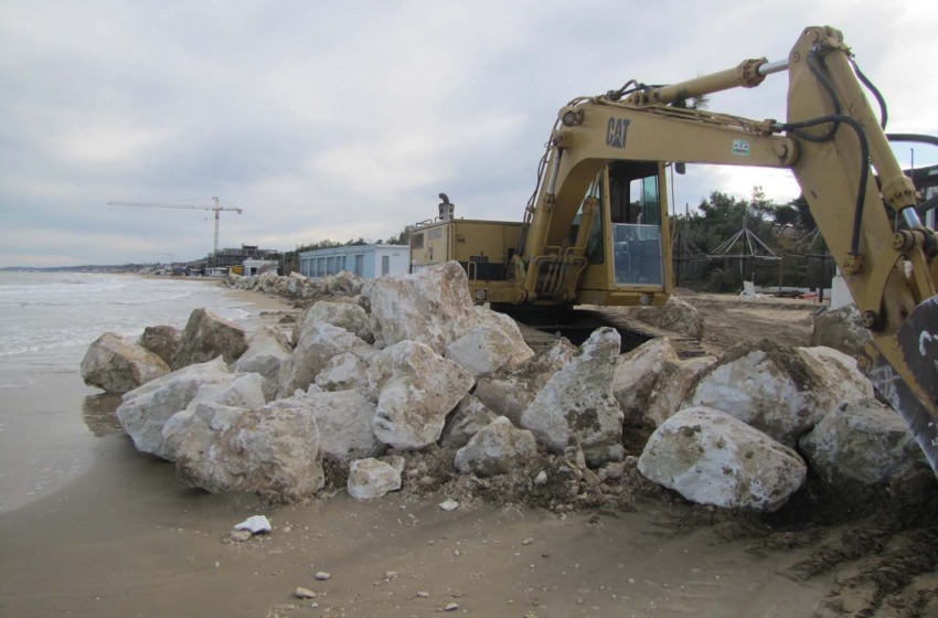 lavori spiaggia scogliera porta nuova