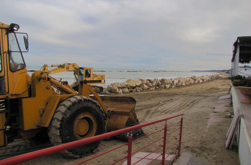 lavori spiaggia scogliera porta nuova