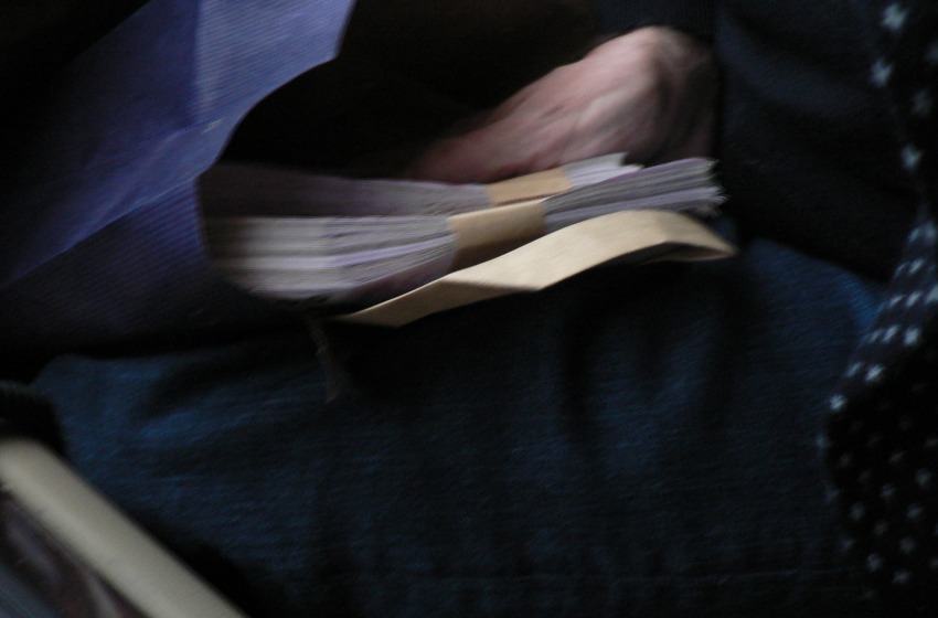 Angelini col denaro in viaggio