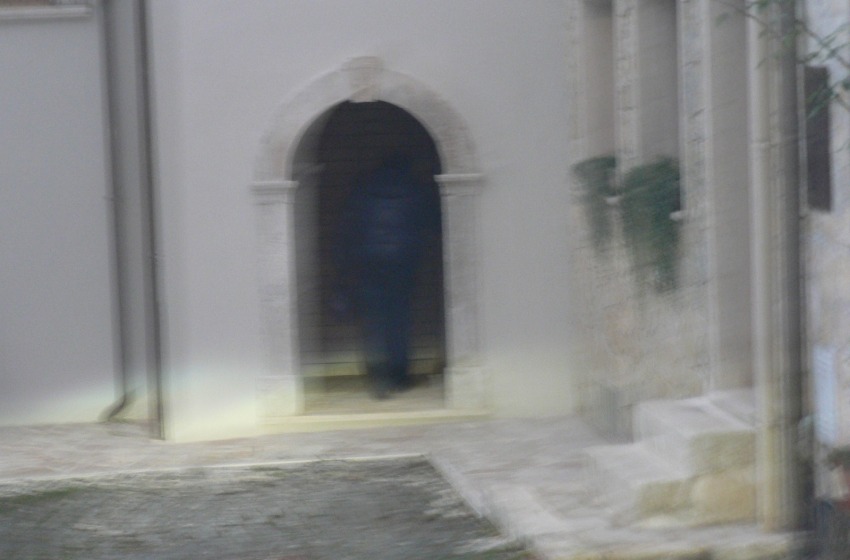 L'ingresso della villa a Collelongo