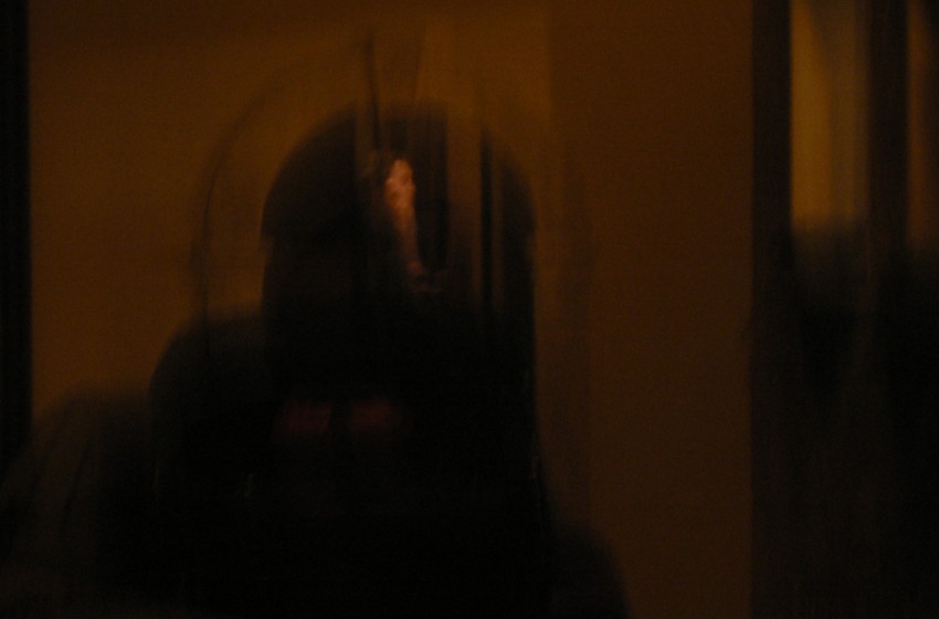 Angelini con una busta di mele