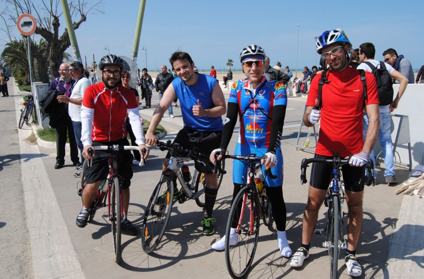 manifestanti in bici