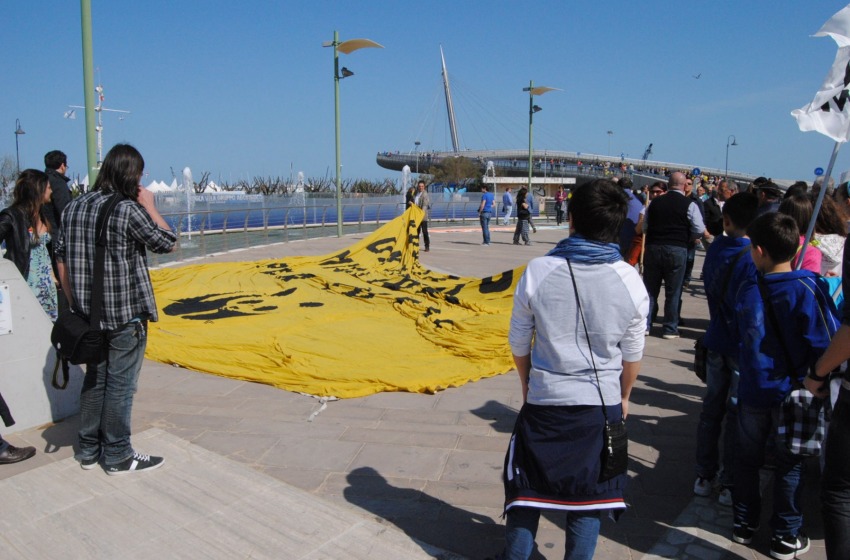 mega bandierone del wwf abruzzo