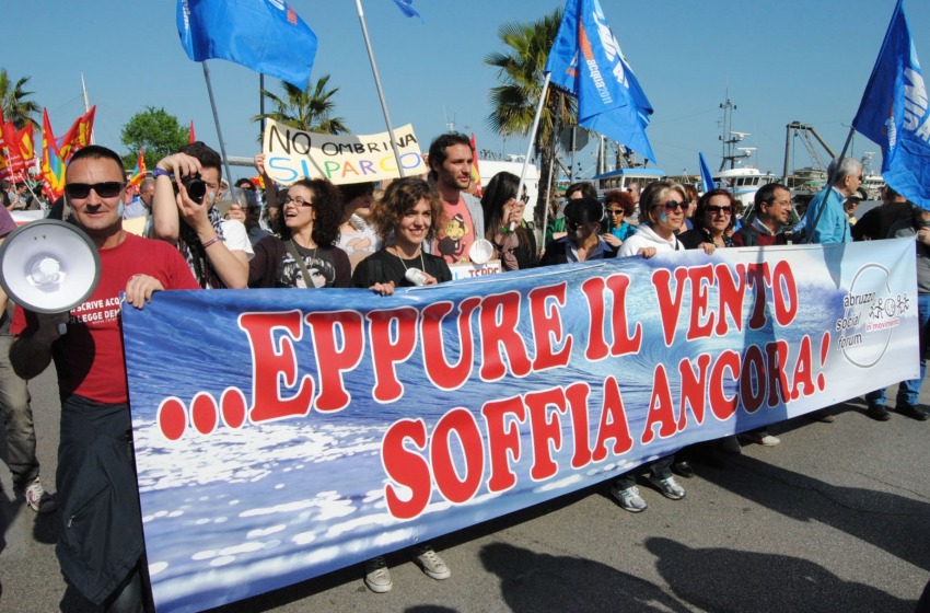 striscione protesta
