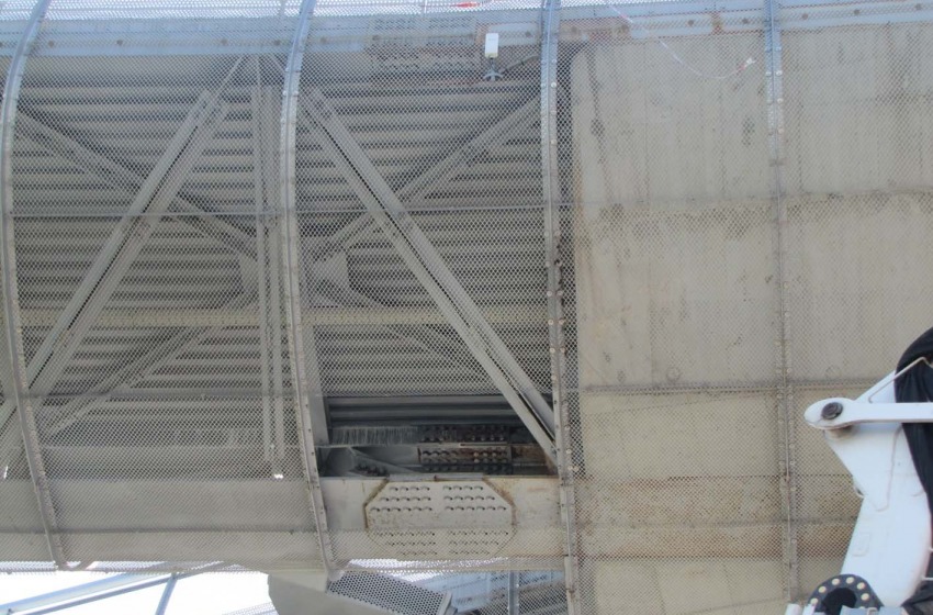 ponte sul mare danneggiato