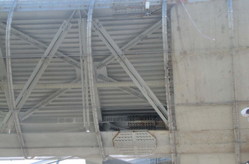 ponte sul mare danneggiato