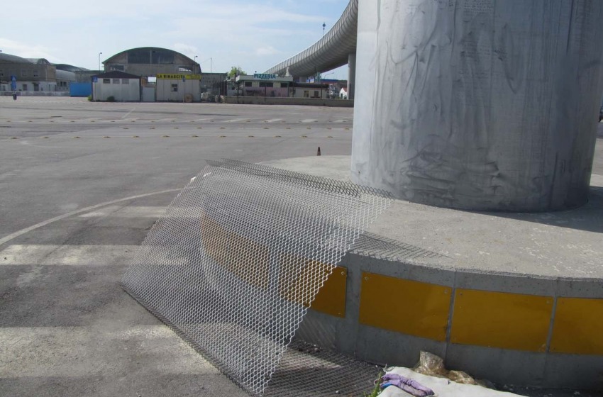 ponte sul mare danneggiato