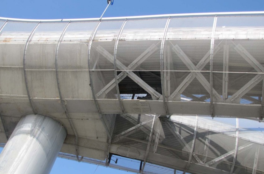 ponte sul mare danneggiato