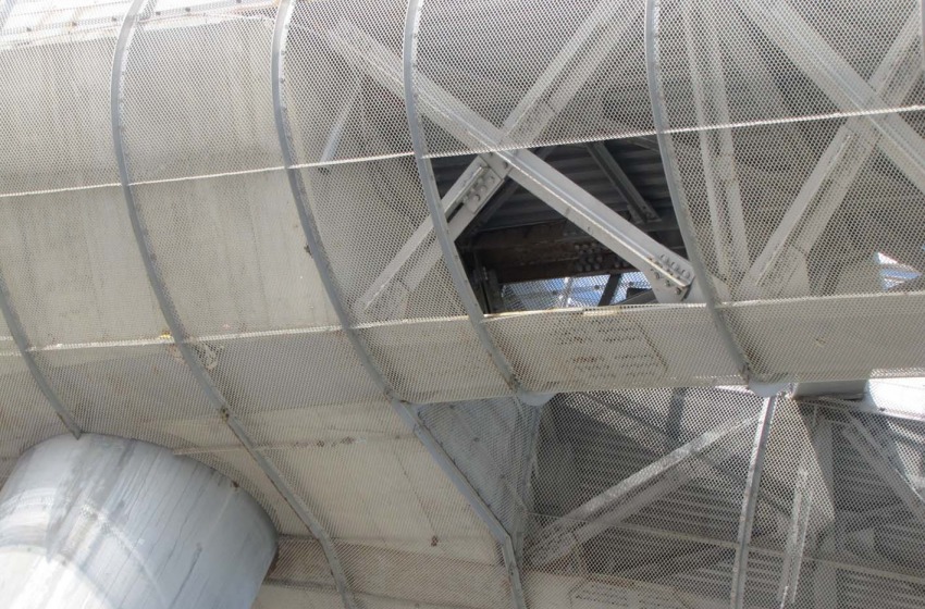 ponte sul mare danneggiato