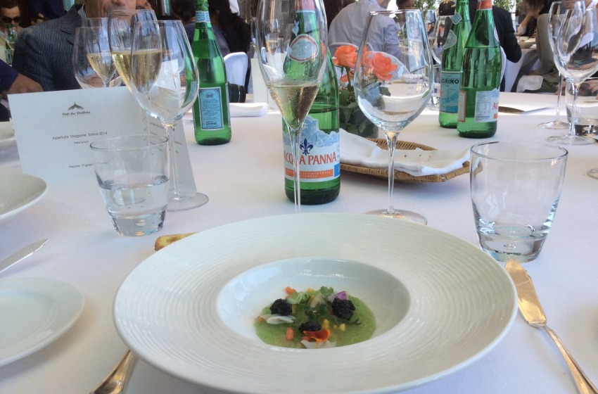 giardino d'acqua con caviale Calvisius Tradition