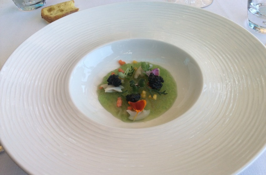giardino d'acqua con caviale Calvisius Tradition