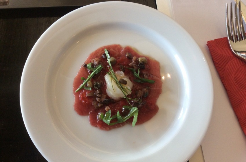 Carpaccio di tonno alla puttanesca