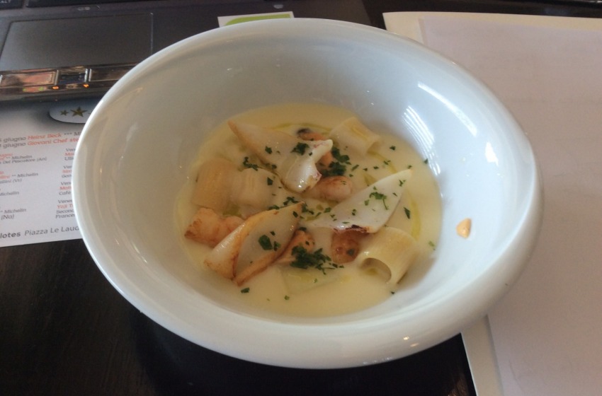 Zuppa di pesce con pasta e patate affumicate