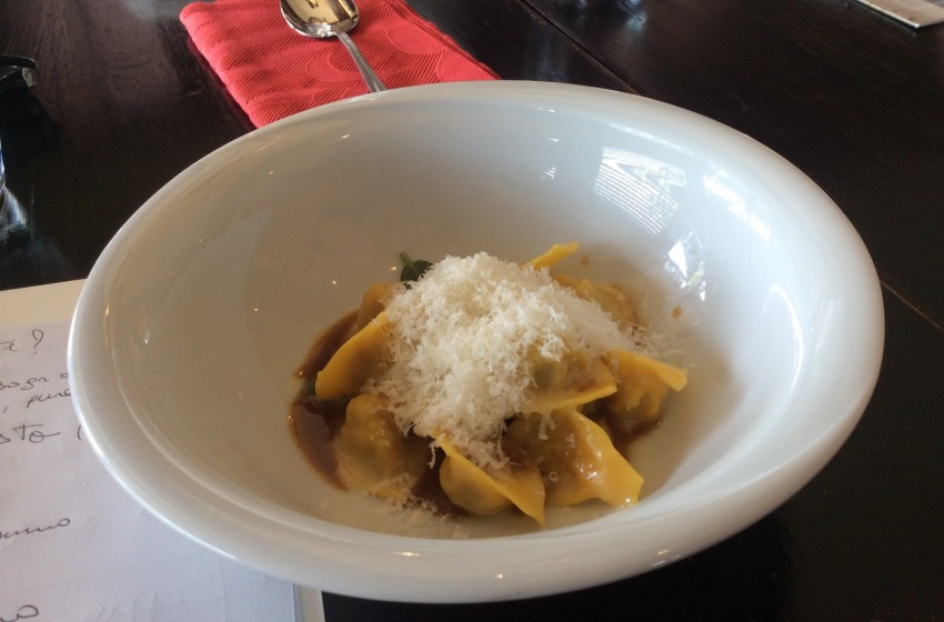 Cappelletti in brodo