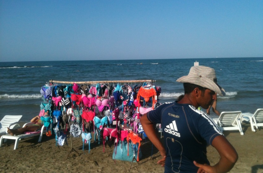 Commercio abusivo "on the beach": Silvi e Pineti uniti nella lotta