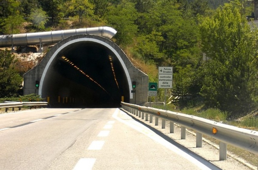 Scontro nel traforo del Gran Sasso, aperta un'inchiesta