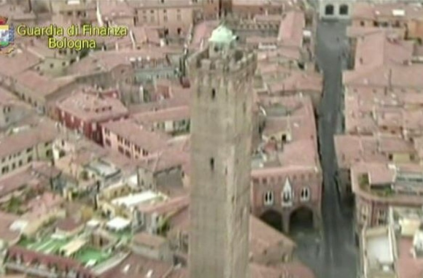 Bologna, scoperta maxi truffa sui canoni di locazione Acer