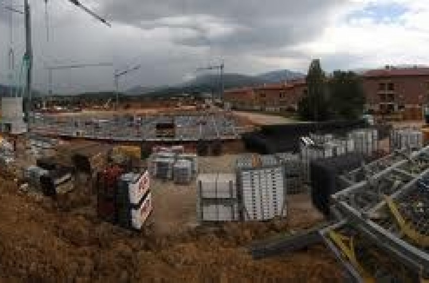 Crolla balcone del Progetto C.a.s.e. costate 2.800 euro al mq.