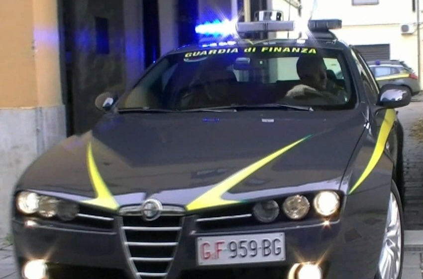 Sequestrate ville abusive a rom spacciatori di cocaina: il video