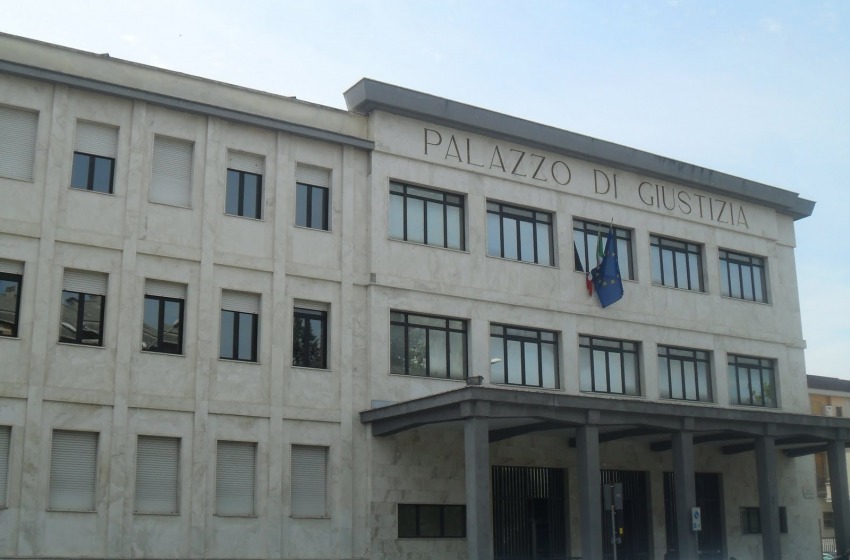 Rissa tra padre e patrigno per gli alimenti alla figlia