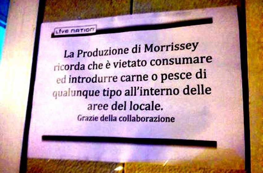 Morrissey arriva a Pescara: vietato introdurre arrosticini