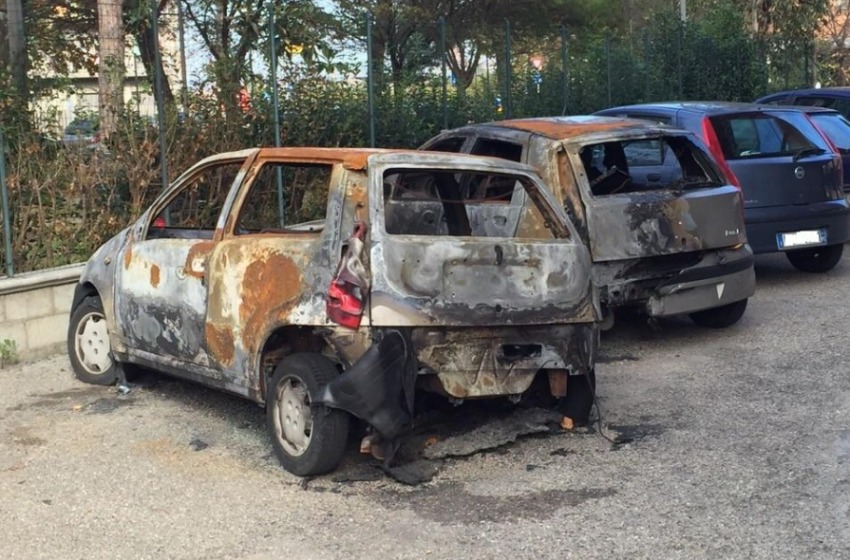 Pescara, rimosse auto bruciate a San Donato