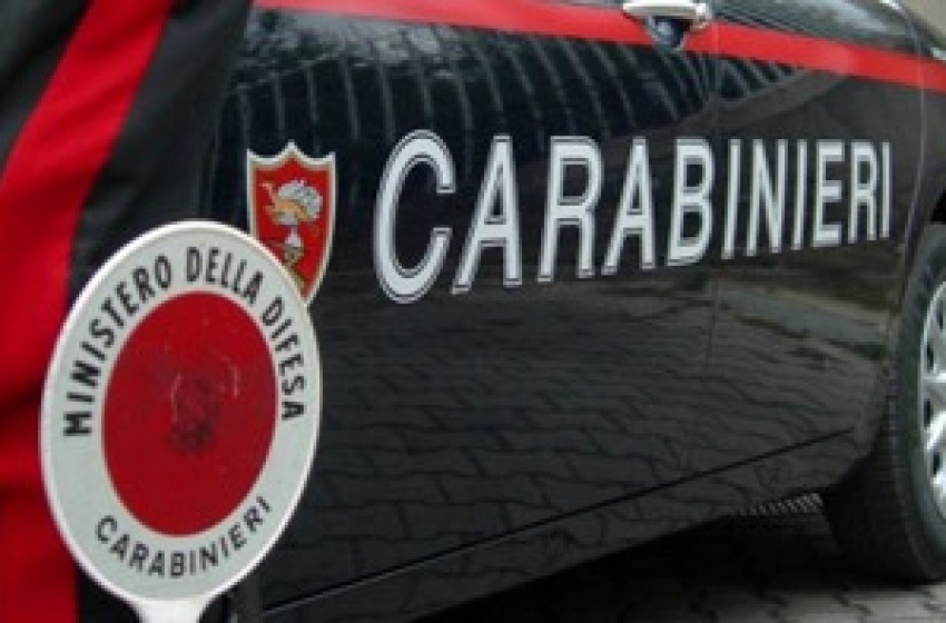 Tentano di investire i Carabinieri all'alt, arrestati