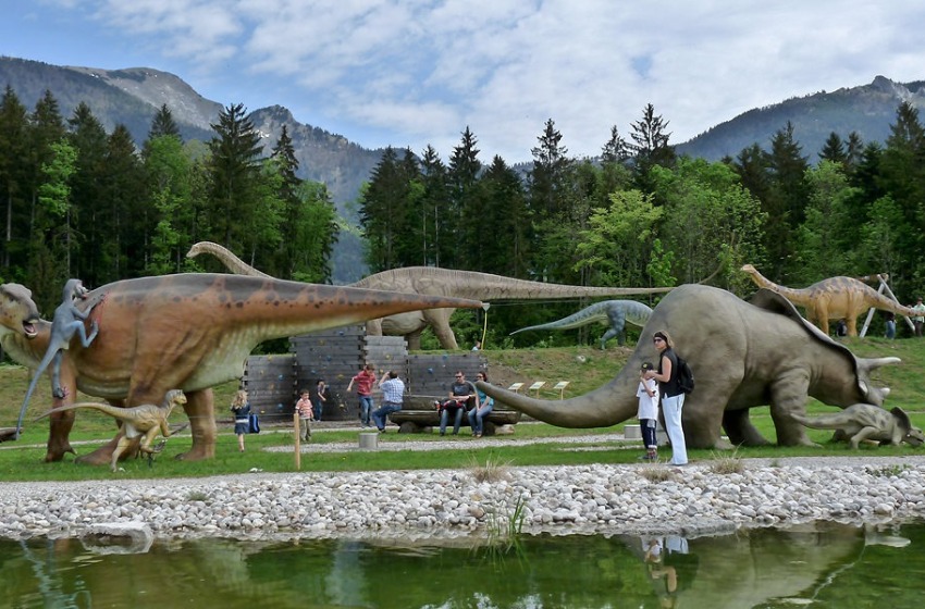 Tutti pazzi per i dinosauri. A Caprara d'Abruzzo inaugura "Dinosauria"