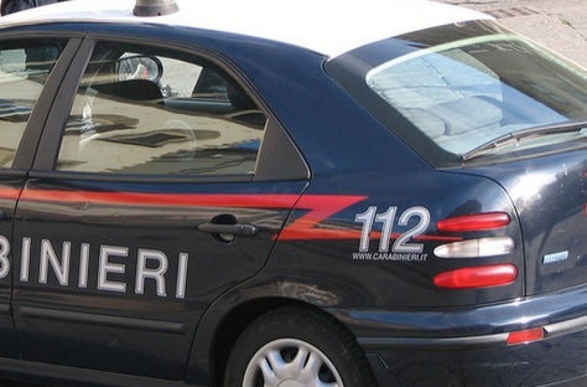 Pescara: aggredisce i carabinieri in un bar del centro, arrestato
