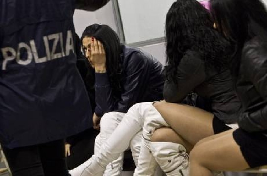 Orrore in Abruzzo: sequestravano e violentavano giovani prostitute