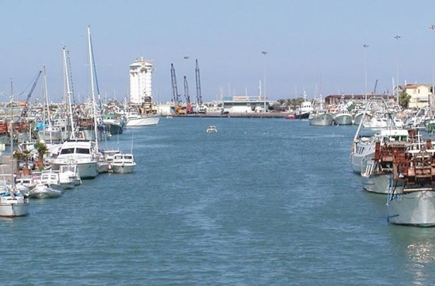 Ancora problemi al Porto di Pescara: due pescherecci incagliati
