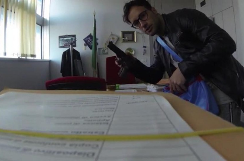 Invasione del Falco di Montesilvano in tribunale con arma finta