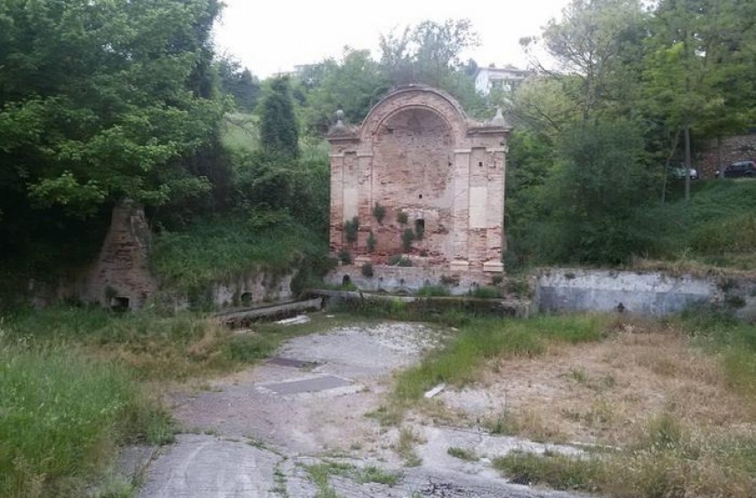 Loreto Aprutino, Fonte Grande in stato di abbandono