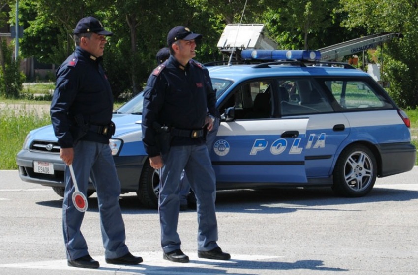 'Turisti del crimine' sorpresi in auto a Vasto con coltelli e pistole