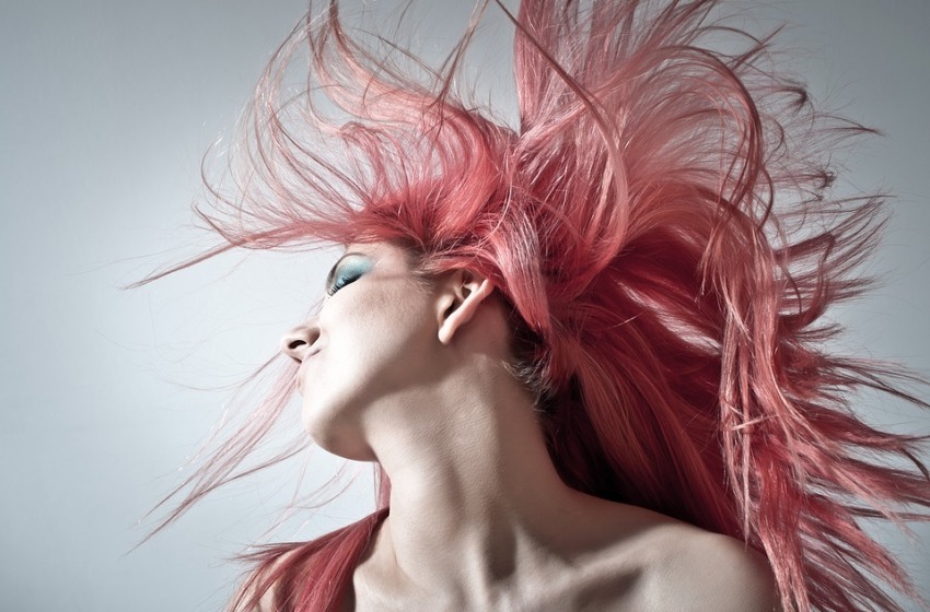 Caduta dei capelli nelle donne: scoprire le cause e prevenirla