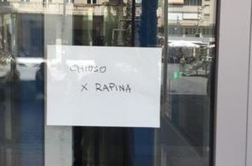 Rapina in banca nel "cuore" di Pescara. I banditi bloccati vicino ad uno stabilimento
