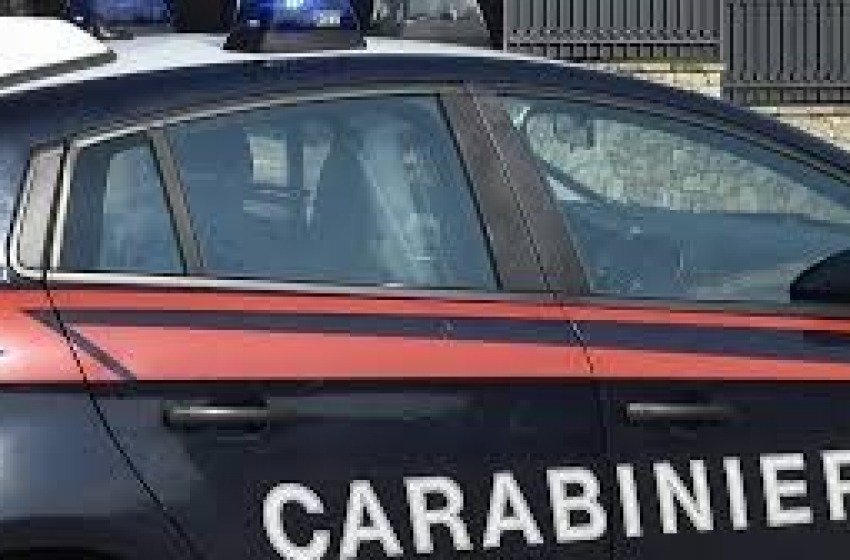Blitz dei carabinieri in un bar nel chietino: denunciati in cinque