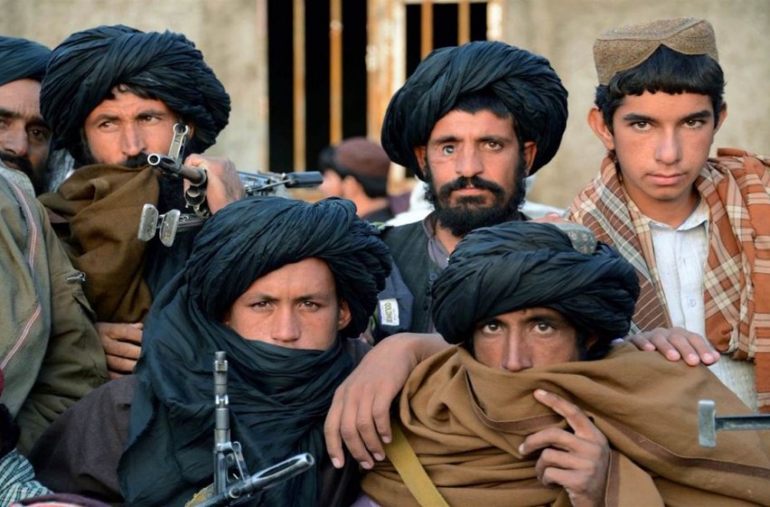 Gli americani lasciano l’Afghanistan e i talebani riconquistano il paese   