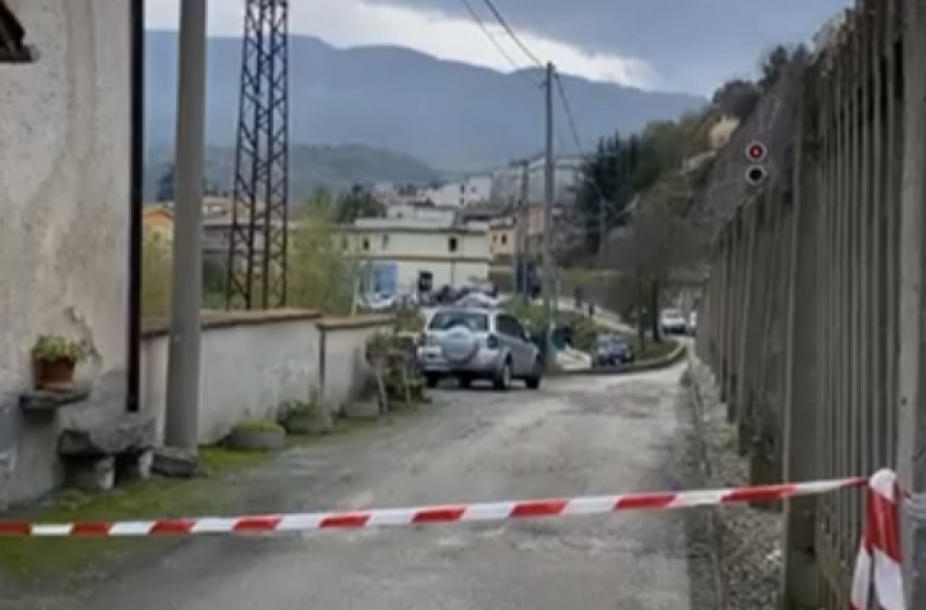 Trovato senza vita un uomo di 55 anni a Popoli: la vittima era dentro una carriola
