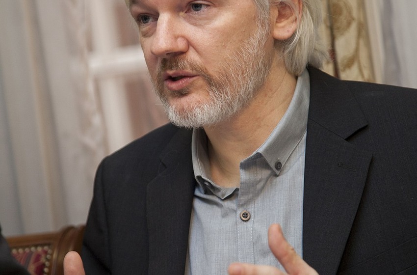Julian Assange diventa cittadino pescarese 