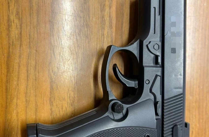 A spasso con la pistola nella cinta: denunciato per procurato allarme